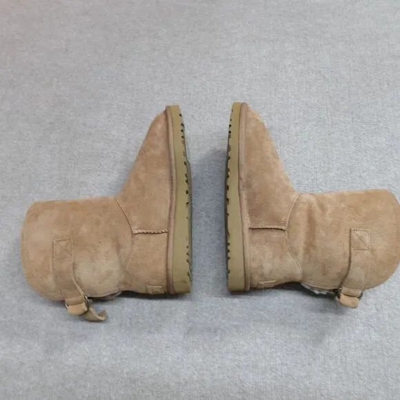 UGG Remora Boots 7 Beige Shearling Wool Lined NEW