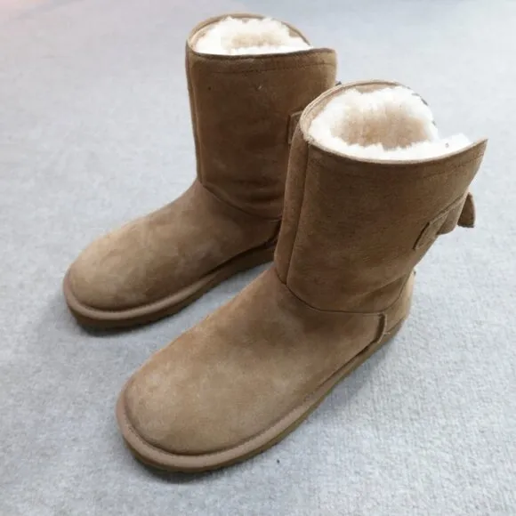 UGG Remora Boots 7 Beige Shearling Wool Lined NEW