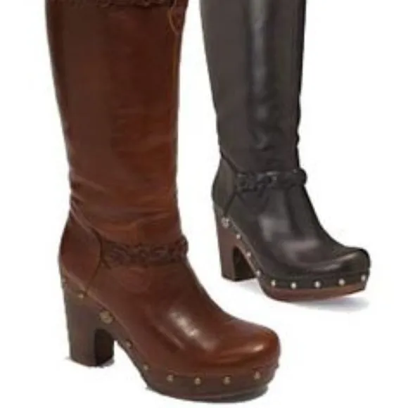 UGG Savanna Leather Boots.  SZ 7