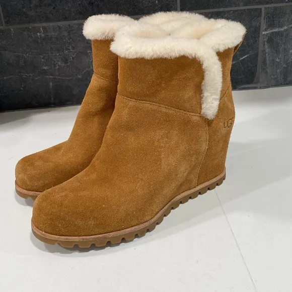 UGG Seyline Shearling-Trimmed Suede Wedge Boots Size 7.5