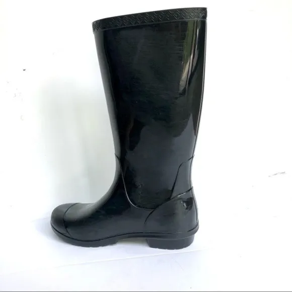 UGG Shaye Rain Boots size 7