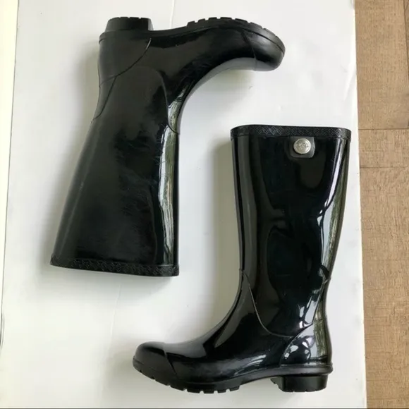 UGG Shaye Rain Boots size 7