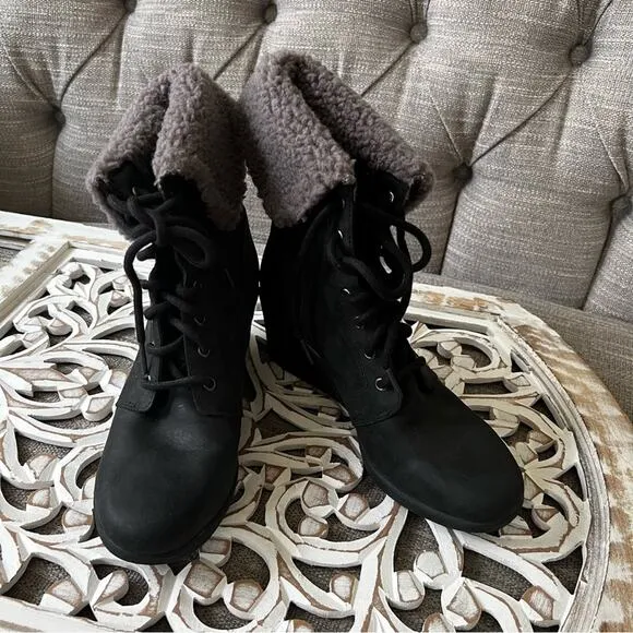 UGG Shearling Wedge Heel Boots Women’s 8