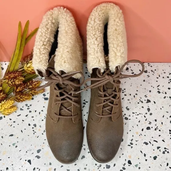 Ugg Shearling Zea Cuffed Brown Leather Lace Up Women’s boots Sz 12