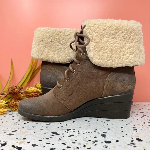 Ugg Shearling Zea Cuffed Brown Leather Lace Up Women’s boots Sz 12