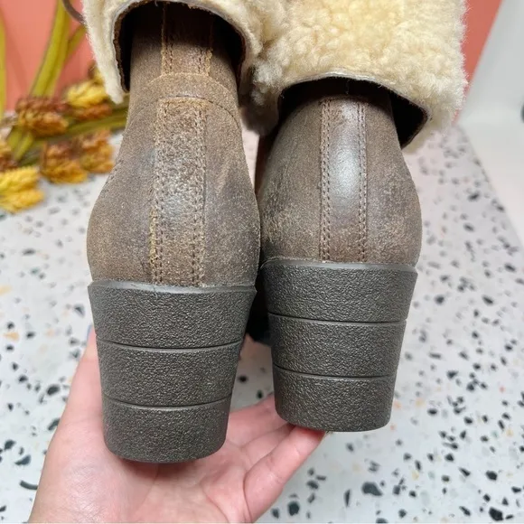 Ugg Shearling Zea Cuffed Brown Leather Lace Up Women’s boots Sz 12