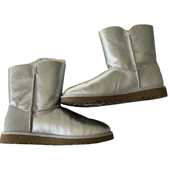 UGG Silver Glitter Metallic Bailey Boots Leather Shearling Fur Button Si…