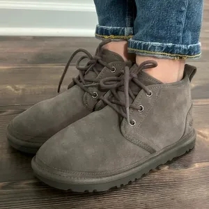 UGG UGGS Gray Lace up boots shearling lined size 6