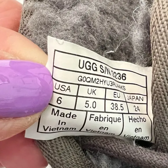 UGG UGGS Gray Lace up boots shearling lined size 6