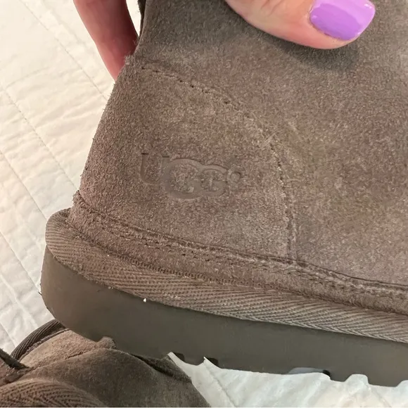UGG UGGS Gray Lace up boots shearling lined size 6
