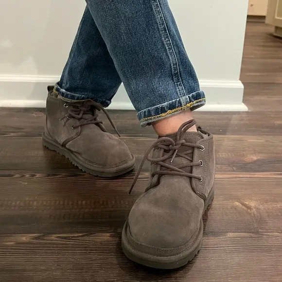 UGG UGGS Gray Lace up boots shearling lined size 6