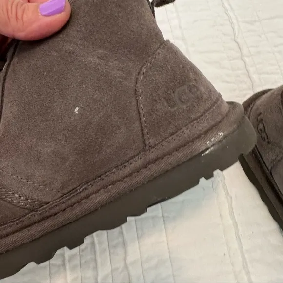 UGG UGGS Gray Lace up boots shearling lined size 6