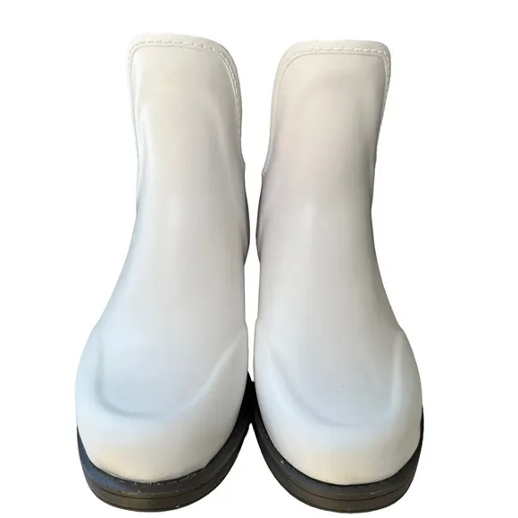 Ugg | White and Gray Reignfall Waterproof Boots Size 6