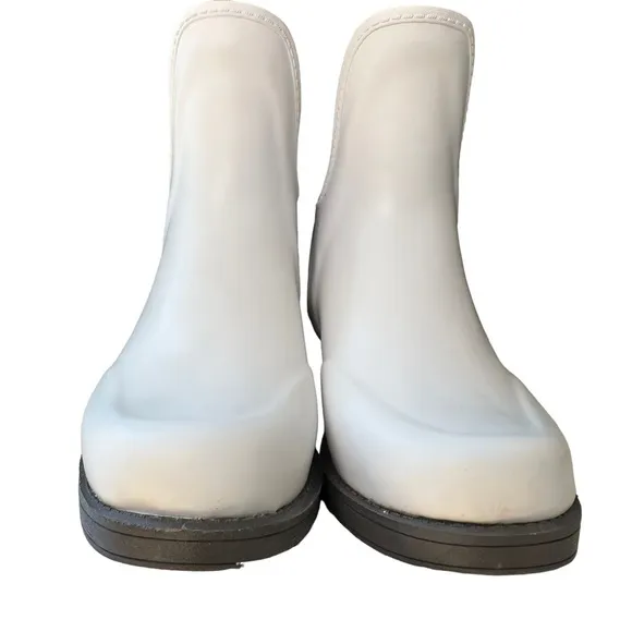 Ugg | White and Gray Reignfall Waterproof Boots Size 6