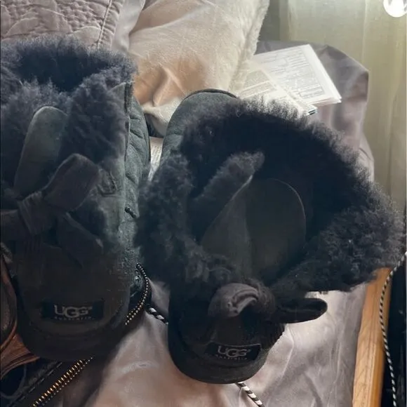 UGG Womens Black Mini Bailey Bow corduroy Boots 9