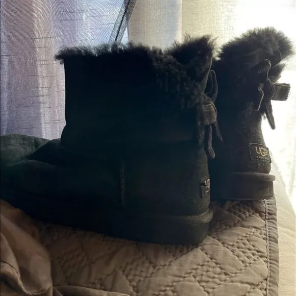 UGG Womens Black Mini Bailey Bow corduroy Boots 9