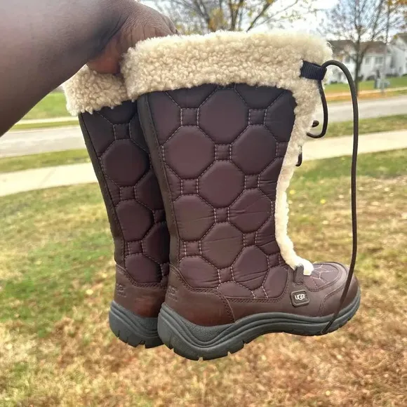 UGG Women's Capstone Quilted Brown Leather Sheepskin Waterproof Boots Size 7