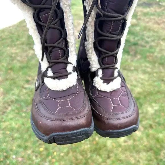 UGG Women's Capstone Quilted Brown Leather Sheepskin Waterproof Boots Size 7