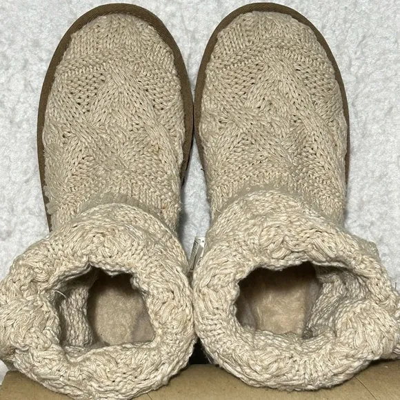 UGG Womens Cream Cardi Cable Knitted Sweater w/Shearling Pull On Boots SZ US 8