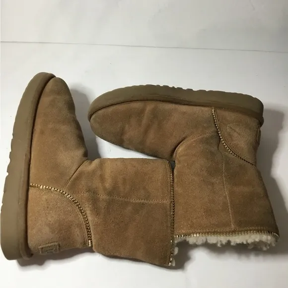 UGG Women’s Florence Chestnut Gold Zipper Boots Size 6