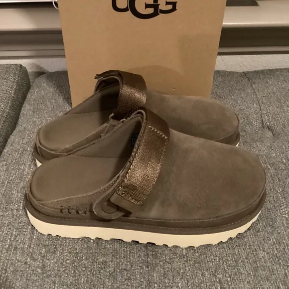 UGG® Women's Goldenstar Slingback Clog Flats, size 6