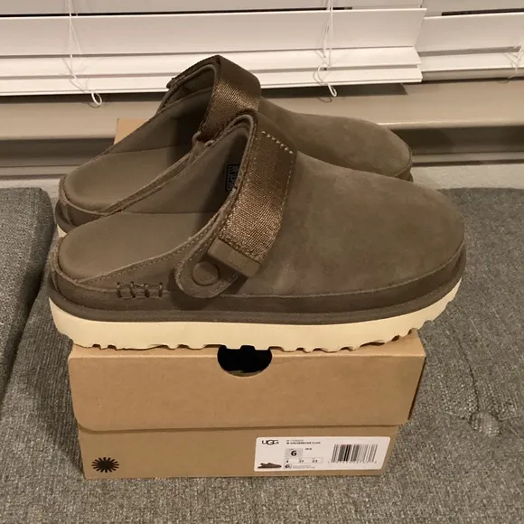 UGG® Women's Goldenstar Slingback Clog Flats, size 6