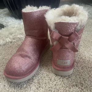 UGG Women's Mini Bailey Bow Pink Sparkle Boots - Size 8