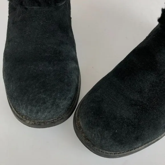 UGG Women's Size 5 Blayre Black Leather Water Resistant Side Zip Short Boots
