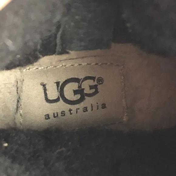 UGG Women's Size 5 Blayre Black Leather Water Resistant Side Zip Short Boots