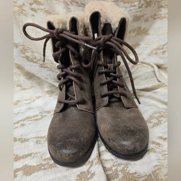 UGG Women’s Zea Chocolate Brown Wedge Ankle Shearling Boots Size 7