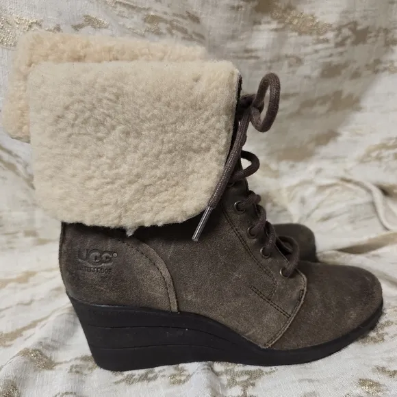 UGG Women’s Zea Chocolate Brown Wedge Ankle Shearling Boots Size 7