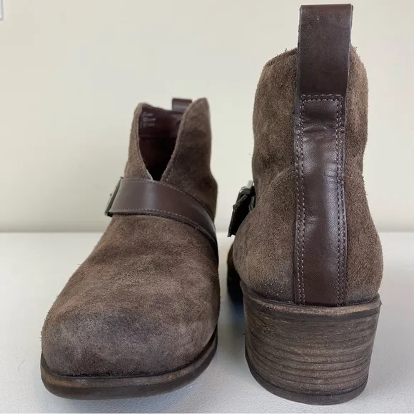 UGG Wright Belted Shearling Dark Brown Suede Ankle Boots Sz 11 Sheepskin Lining