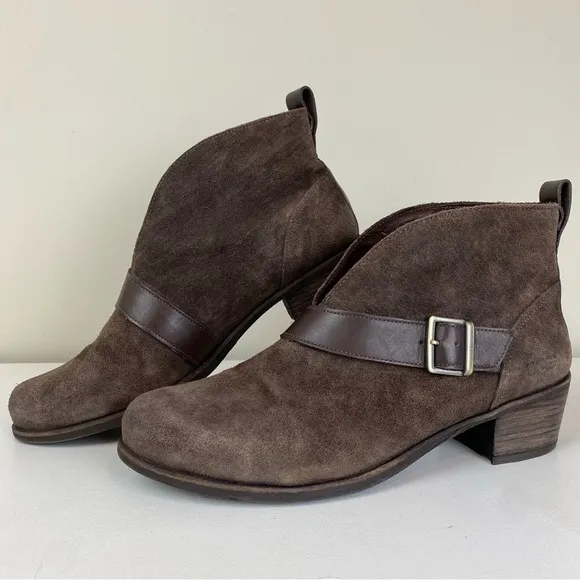 UGG Wright Belted Shearling Dark Brown Suede Ankle Boots Sz 11 Sheepskin Lining