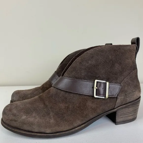 UGG Wright Belted Shearling Dark Brown Suede Ankle Boots Sz 11 Sheepskin Lining