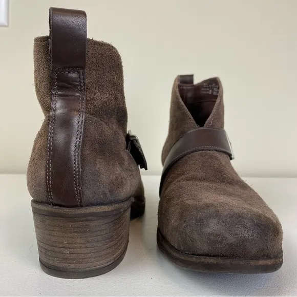 UGG Wright Belted Shearling Dark Brown Suede Ankle Boots Sz 11 Sheepskin Lining