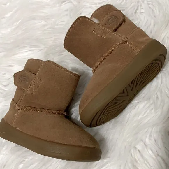 UGG Kids Tan Boots Shearling Lined hook &amp; loop closure size 2/3