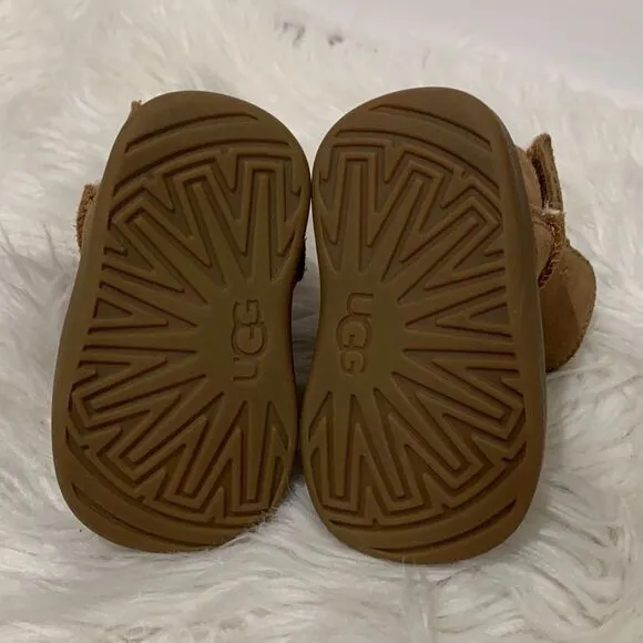 UGG Kids Tan Boots Shearling Lined hook &amp; loop closure size 2/3