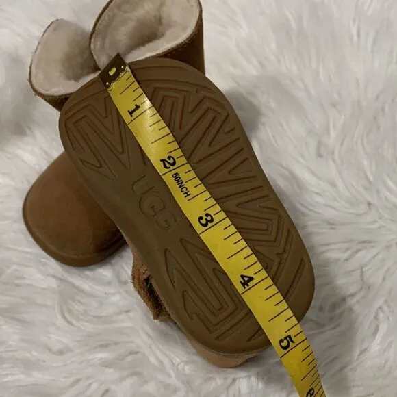 UGG Kids Tan Boots Shearling Lined hook &amp; loop closure size 2/3