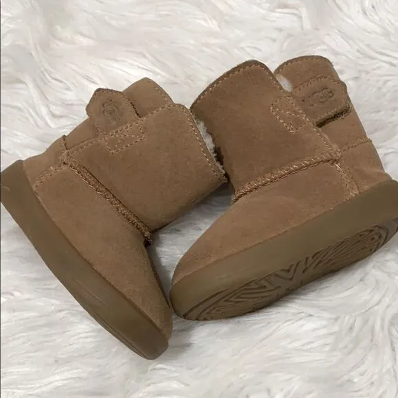 UGG Kids Tan Boots Shearling Lined hook &amp; loop closure size 2/3