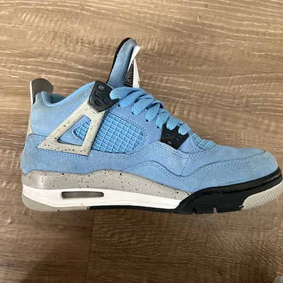 ‘University Blue’ Retro Jordan 4