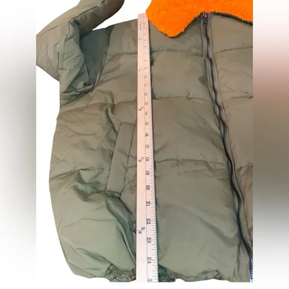 Urban Outfitters Duckie Faux Shearling CollarPuffer Jacket size Large