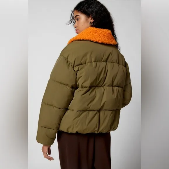 Urban Outfitters Duckie Faux Shearling CollarPuffer Jacket size Large
