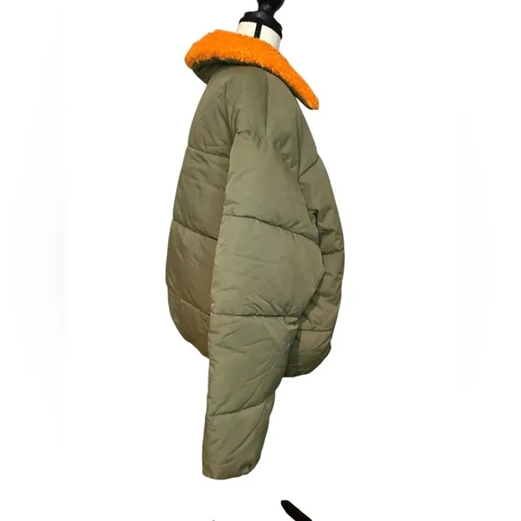 Urban Outfitters Duckie Faux Shearling CollarPuffer Jacket size Large