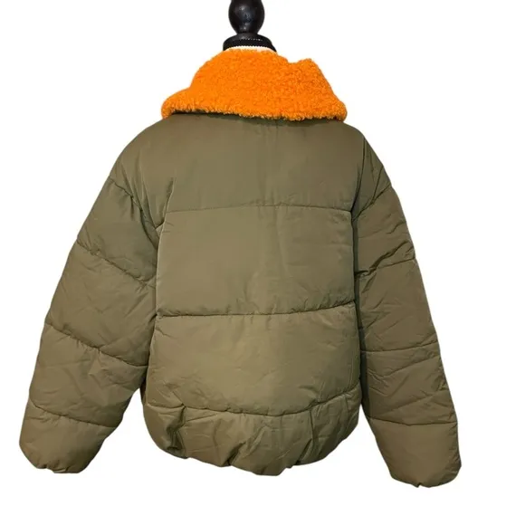 Urban Outfitters Duckie Faux Shearling CollarPuffer Jacket size Large