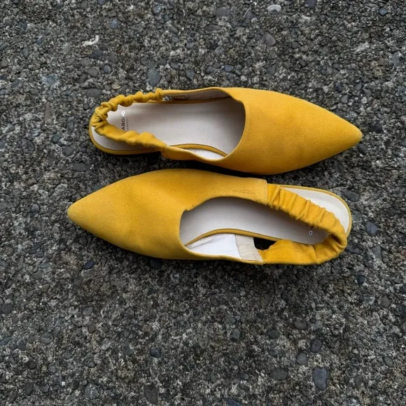 Vagabond Katlin Suede Slingback Mule in Yellow