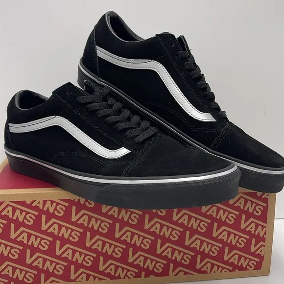 Vans Men’s Black and White Sneakers Old SkoolMetallic BlackVN000CT8BMA