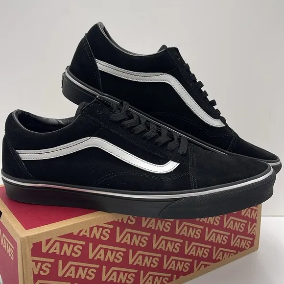 Vans Men’s Black and White Sneakers Old SkoolMetallic BlackVN000CT8BMA