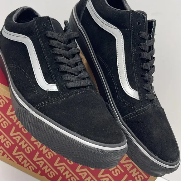 Vans Men’s Black and White Sneakers Old SkoolMetallic BlackVN000CT8BMA