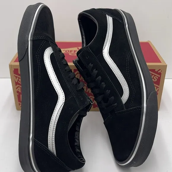 Vans Men’s Black and White Sneakers Old SkoolMetallic BlackVN000CT8BMA