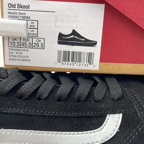 Vans Men’s Black and White Sneakers Old SkoolMetallic BlackVN000CT8BMA
